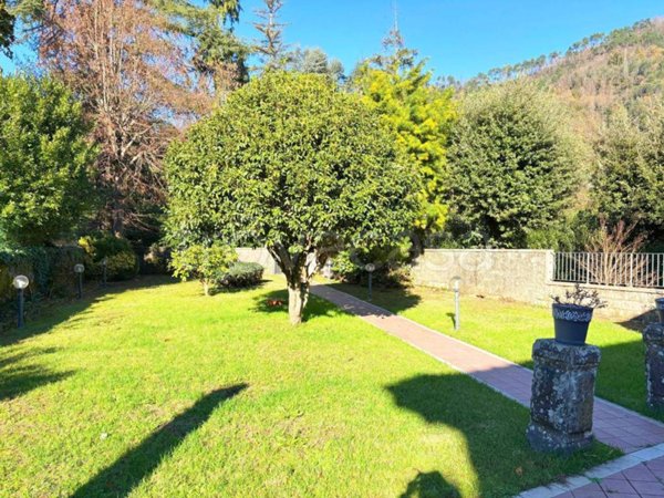 casa indipendente in vendita a Bagni di Lucca