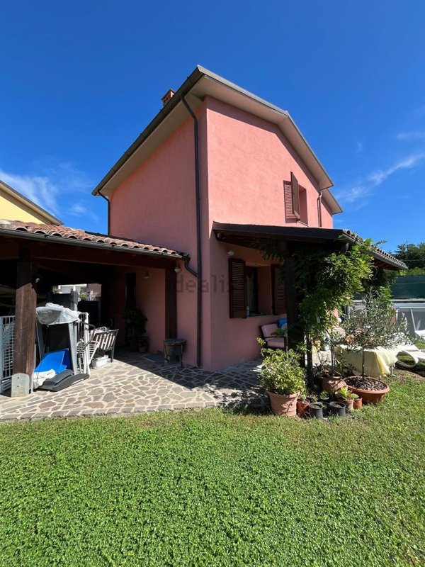 casa indipendente in vendita a Bagni di Lucca in zona Fornoli