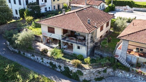 casa indipendente in vendita a Bagni di Lucca in zona Fornoli