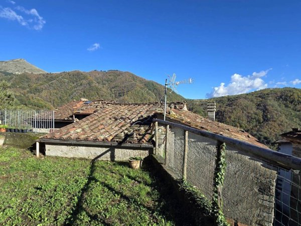 casa indipendente in vendita a Bagni di Lucca