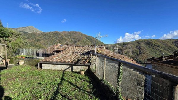 casa indipendente in vendita a Bagni di Lucca