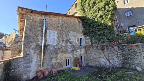 casa indipendente in vendita a Bagni di Lucca