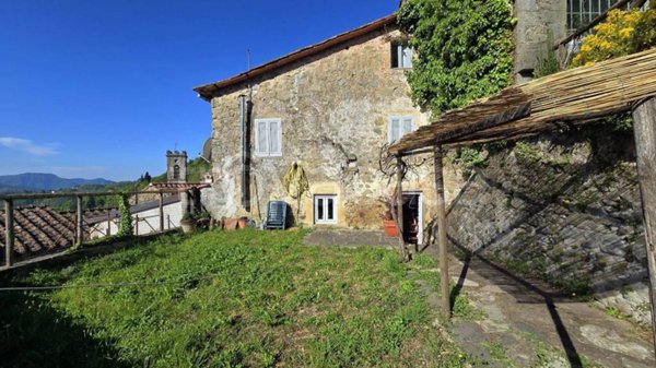 casa indipendente in vendita a Bagni di Lucca