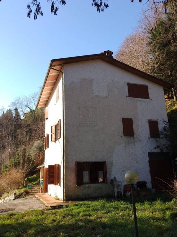 casa indipendente in vendita a Bagni di Lucca