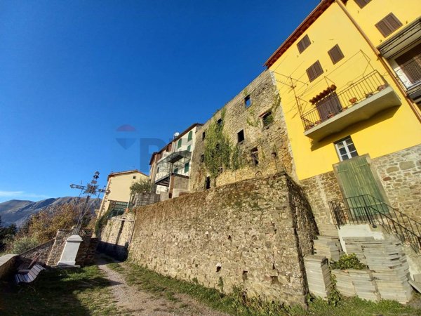 casa indipendente in vendita a Bagni di Lucca in zona Casabasciana