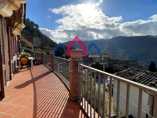 casa indipendente in vendita a Bagni di Lucca in zona Benabbio