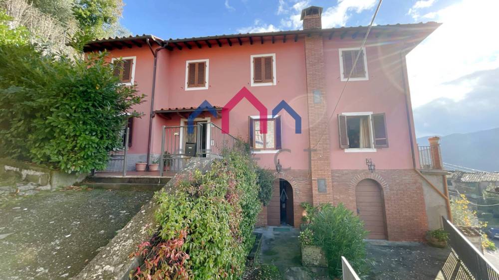 casa indipendente in vendita a Bagni di Lucca in zona Benabbio
