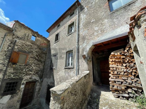 casa indipendente in vendita a Bagni di Lucca in zona Casoli
