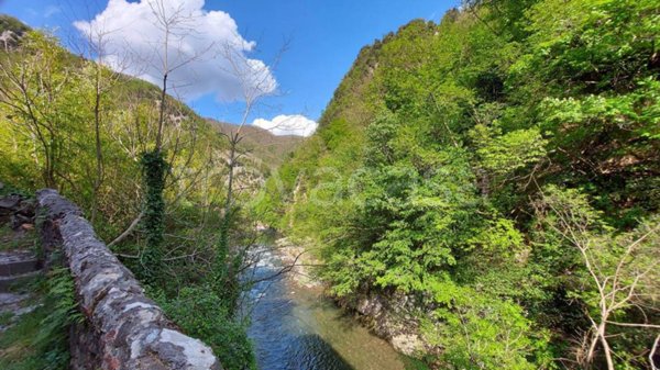 casa indipendente in vendita a Bagni di Lucca