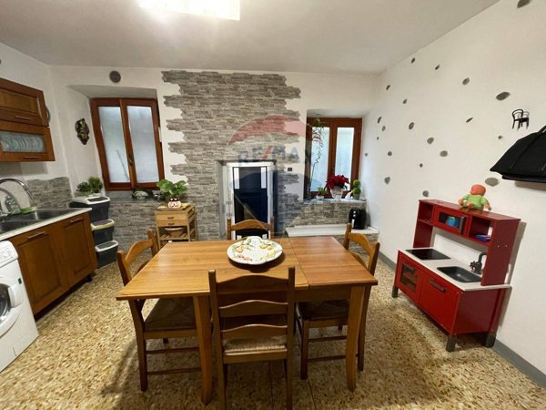 appartamento in vendita a Bagni di Lucca in zona Ponte a Serraglio