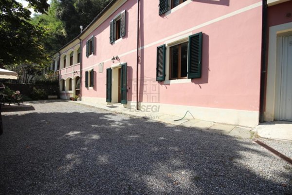 intera palazzina in vendita a Bagni di Lucca in zona Bagni Caldi