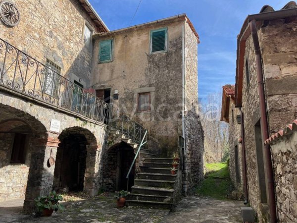 casa indipendente in vendita a Bagni di Lucca in zona San Cassiano di Controni