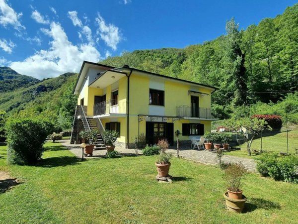 casa indipendente in vendita a Bagni di Lucca