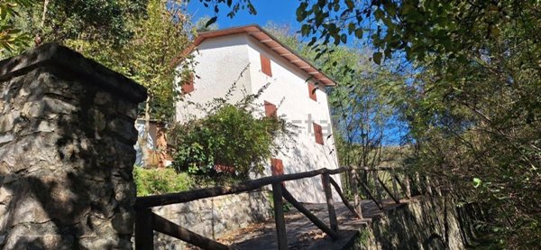 casa indipendente in vendita a Bagni di Lucca
