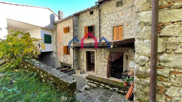 casa indipendente in vendita a Bagni di Lucca in zona Lucchio