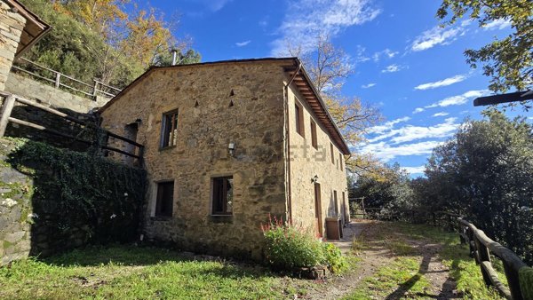 casa indipendente in vendita a Bagni di Lucca