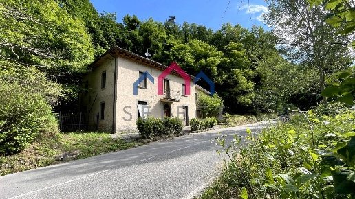 casa indipendente in vendita a Bagni di Lucca