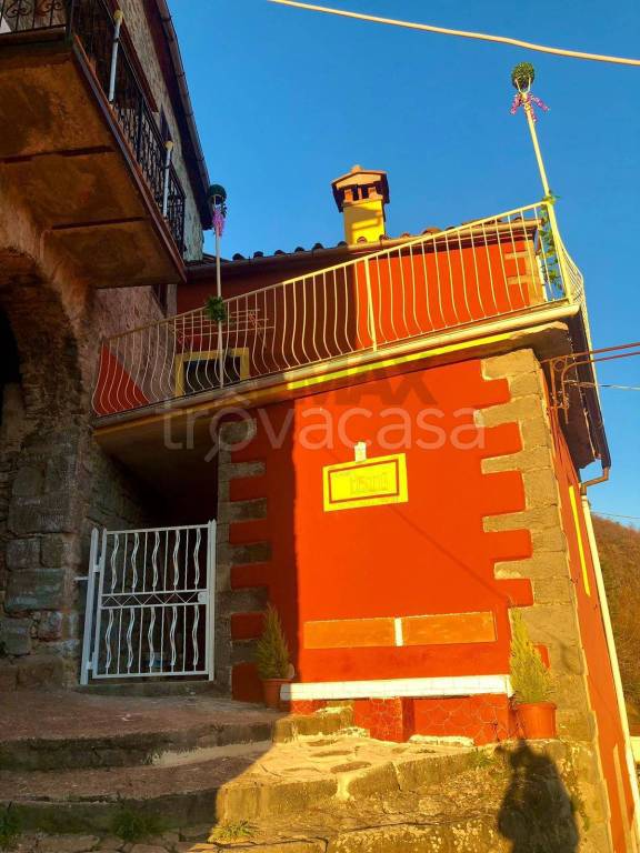 casa indipendente in vendita a Bagni di Lucca in zona Crasciana