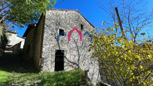 casa indipendente in vendita a Bagni di Lucca in zona Lucchio