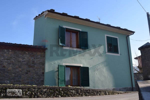 casa indipendente in vendita a Bagni di Lucca in zona Lugliano