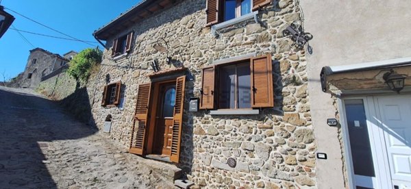 casa indipendente in vendita a Bagni di Lucca in zona Lugliano