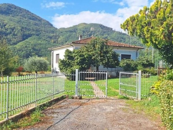 casa indipendente in vendita a Bagni di Lucca in zona Fornoli