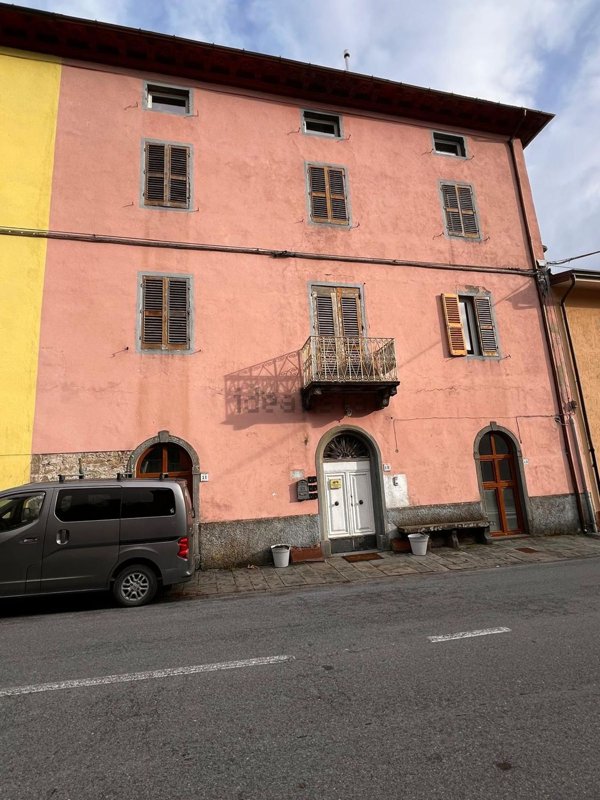 casa indipendente in vendita a Bagni di Lucca