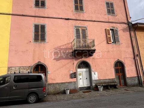 casa indipendente in vendita a Bagni di Lucca