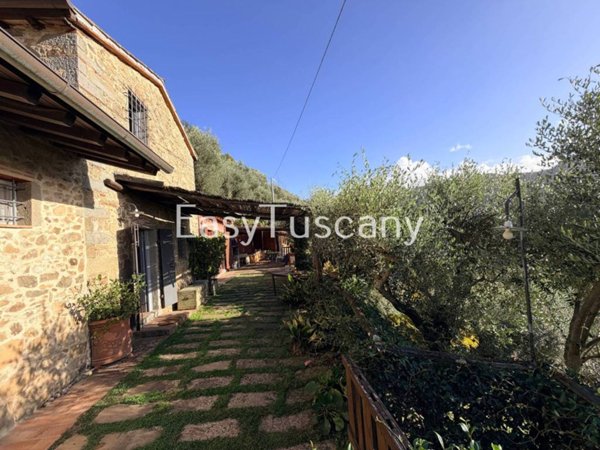 casa indipendente in vendita a Bagni di Lucca