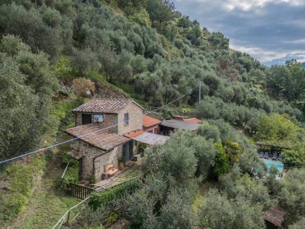 casa indipendente in vendita a Bagni di Lucca in zona Lugliano