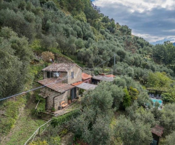 casa indipendente in vendita a Bagni di Lucca