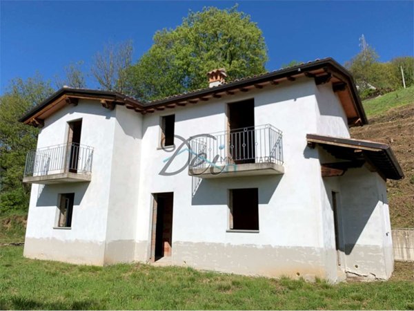casa indipendente in vendita a Bagni di Lucca in zona La Villa