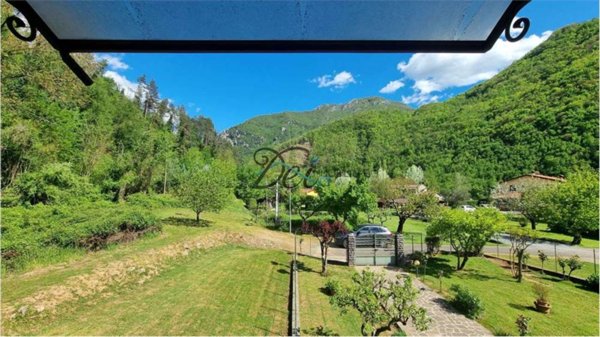 casa indipendente in vendita a Bagni di Lucca in zona La Villa