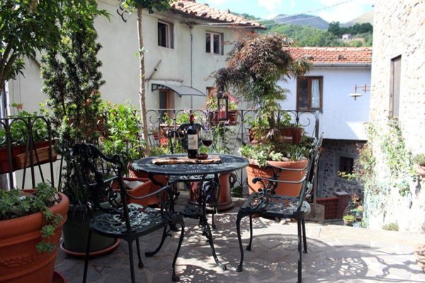 esavano in vendita a Bagni di Lucca