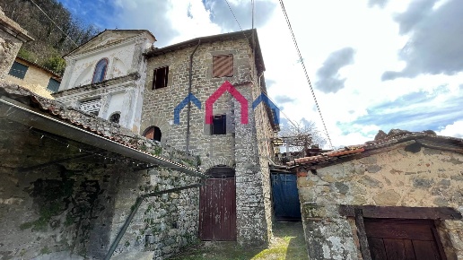 casa indipendente in vendita a Bagni di Lucca in zona Benabbio