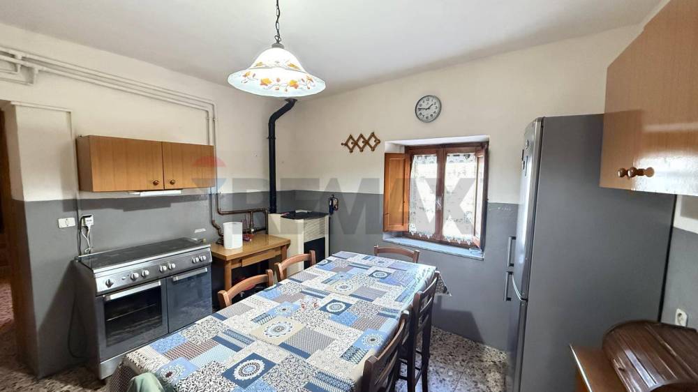 casa indipendente in vendita a Bagni di Lucca in zona Lucchio