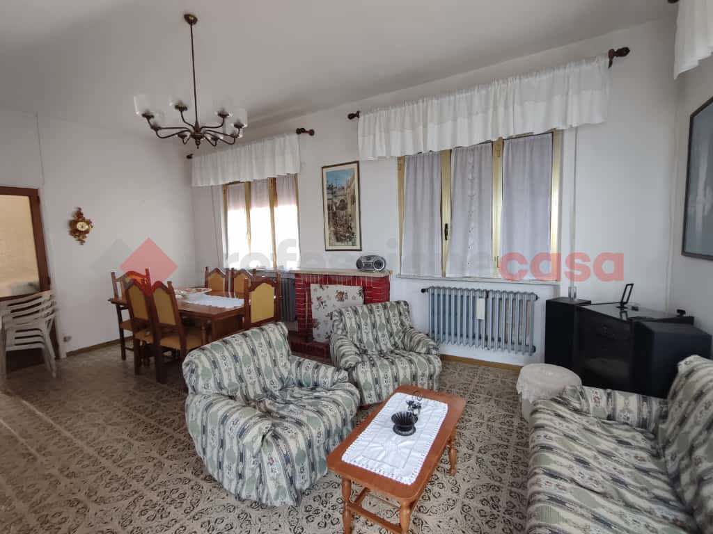 casa indipendente in vendita a Bagni di Lucca