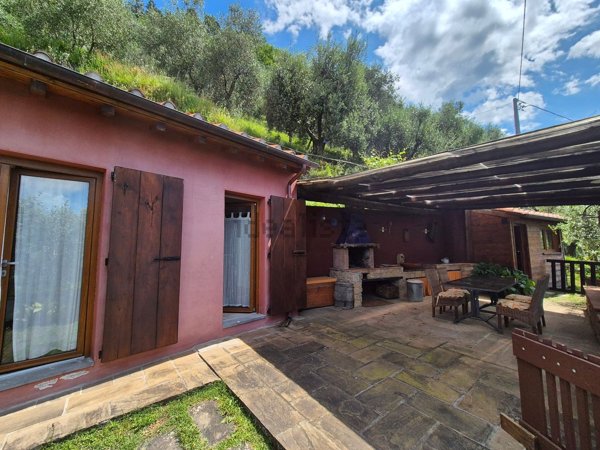 casa indipendente in vendita a Bagni di Lucca