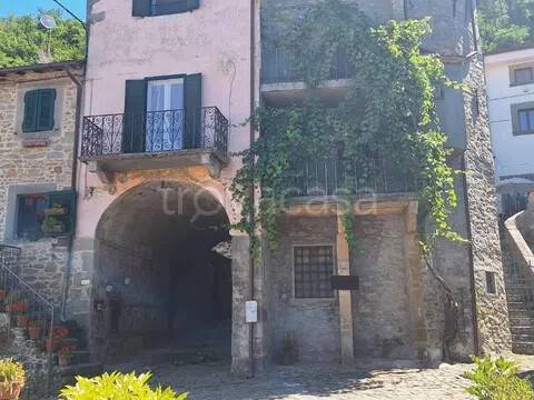 casa indipendente in vendita a Bagni di Lucca