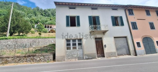 casa indipendente in vendita a Bagni di Lucca