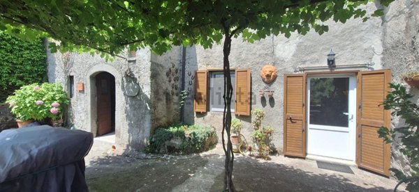 casa indipendente in vendita a Bagni di Lucca