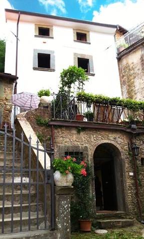 casa indipendente in vendita a Bagni di Lucca