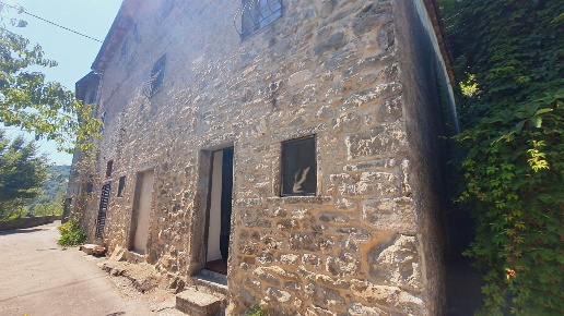 casa indipendente in vendita a Bagni di Lucca