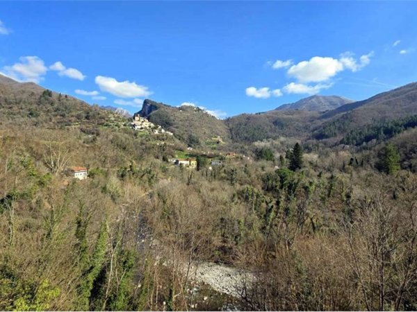 casa indipendente in vendita a Bagni di Lucca