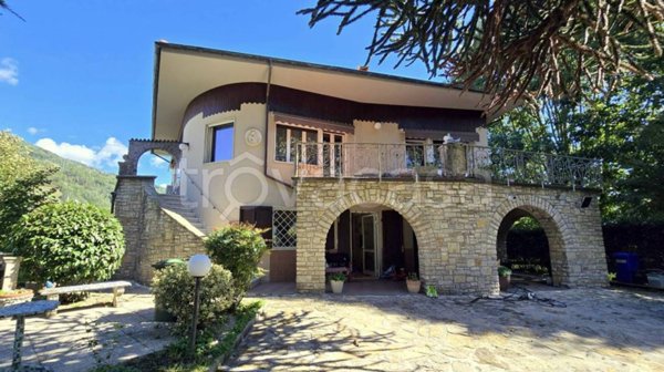 casa indipendente in vendita a Bagni di Lucca in zona Fornoli