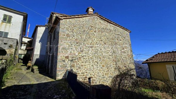 casa indipendente in vendita a Bagni di Lucca