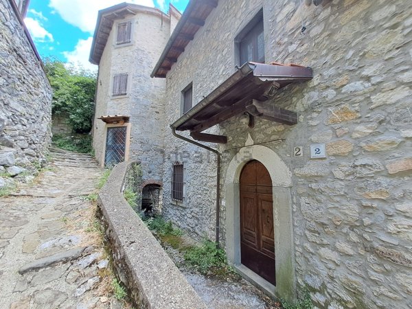 appartamento in vendita a Bagni di Lucca in zona Lucchio