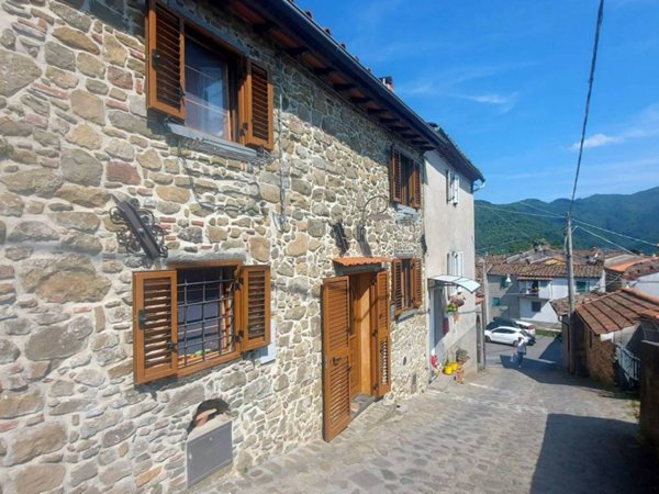 casa indipendente in vendita a Bagni di Lucca