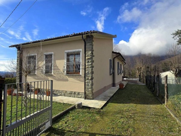 casa indipendente in vendita a Bagni di Lucca in zona La Villa