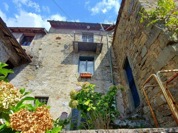 casa indipendente in vendita a Bagni di Lucca